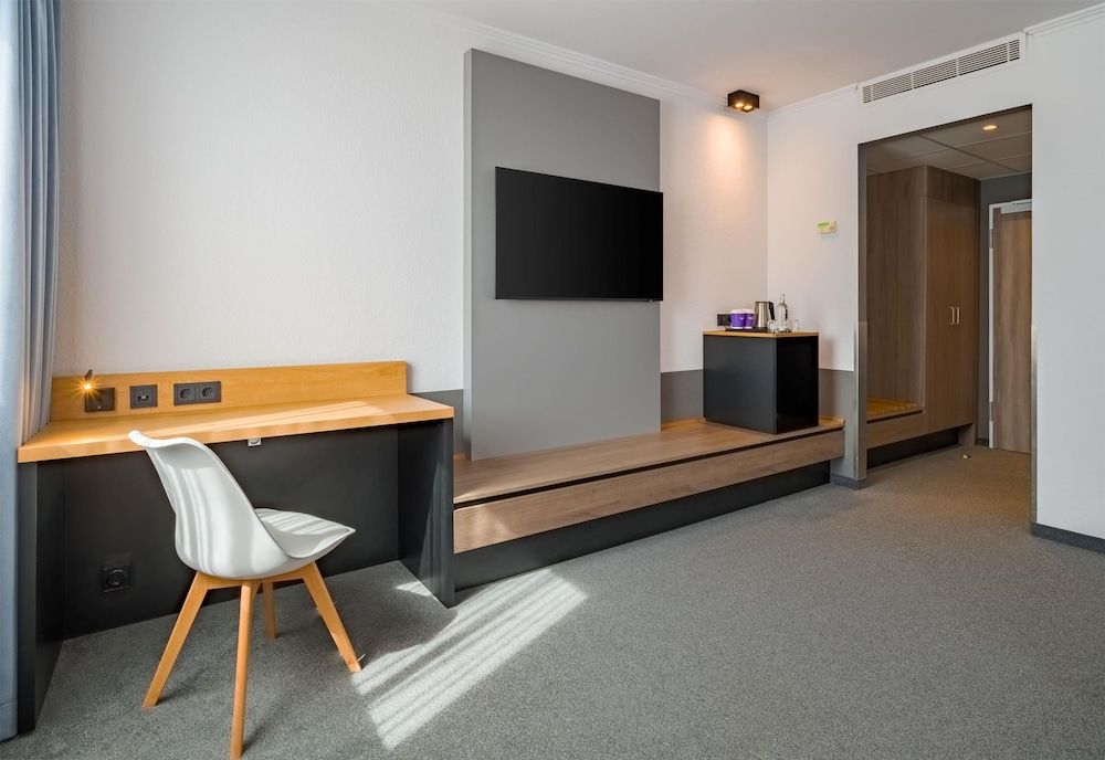 Spark by Hilton Wuppertal City Centre Room, 1 King Bed with Sofa bed 8