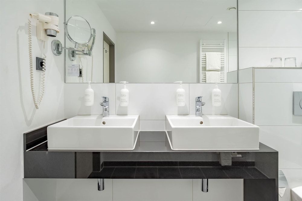 Spark by Hilton Wuppertal City Centre Room, 1 King Bed with Sofa bed 4