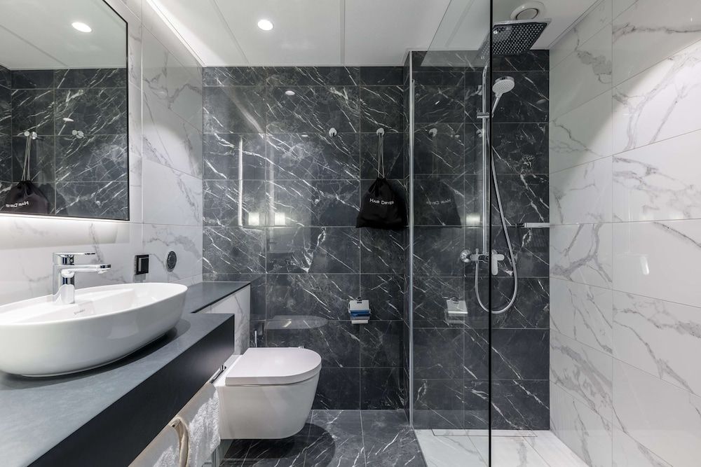 Radisson Blu Scandinavia Hotel, Copenhagen Standard Room (City or lake view) 8