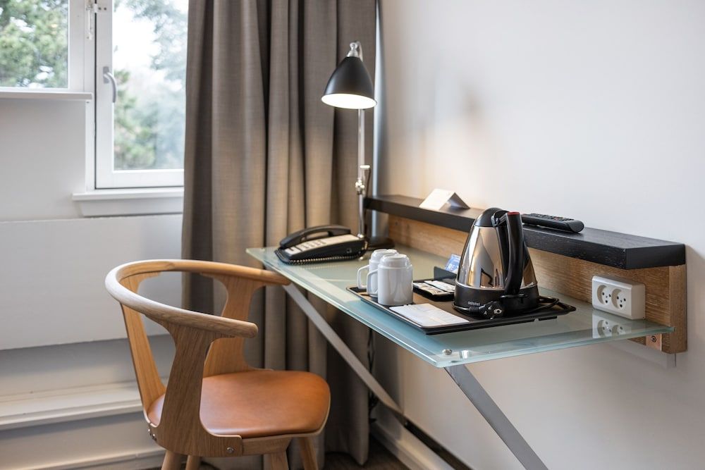 Gentofte Hotel Family room with twin beds and two rollaway beds 6