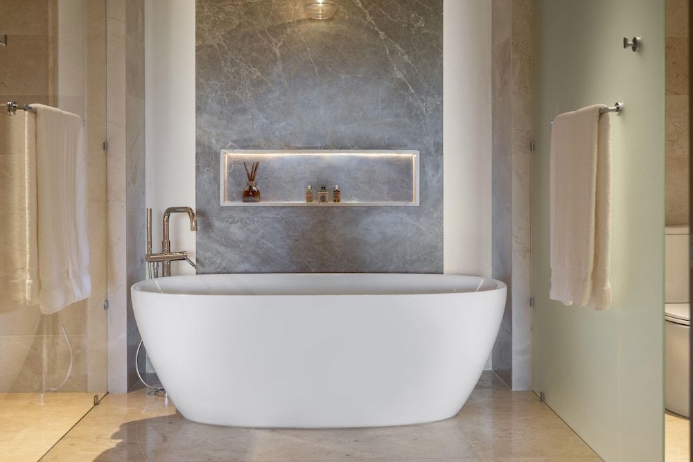 One Bedroom Luxury Premier Suite