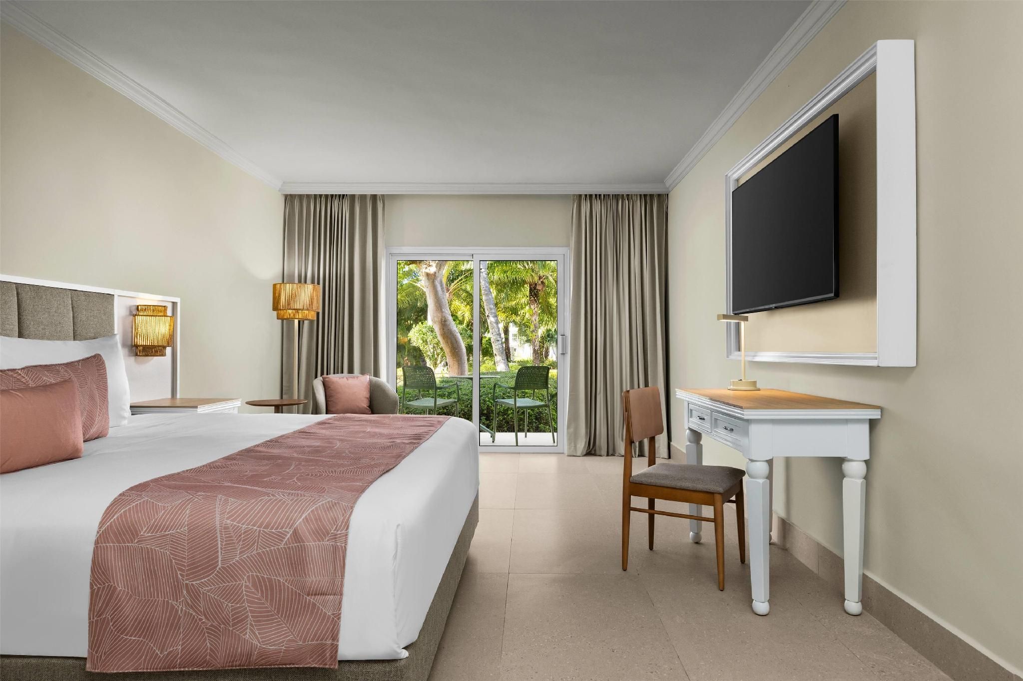 Standard, 1 King Bed, Tropical View