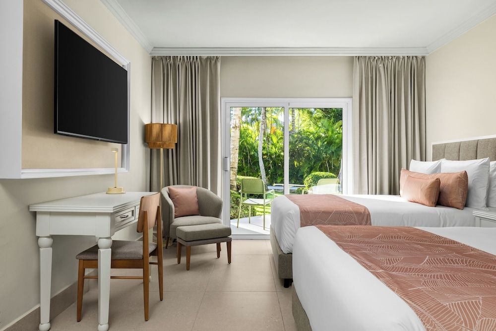 Standard Room, 2 Double Beds (Tropical View)