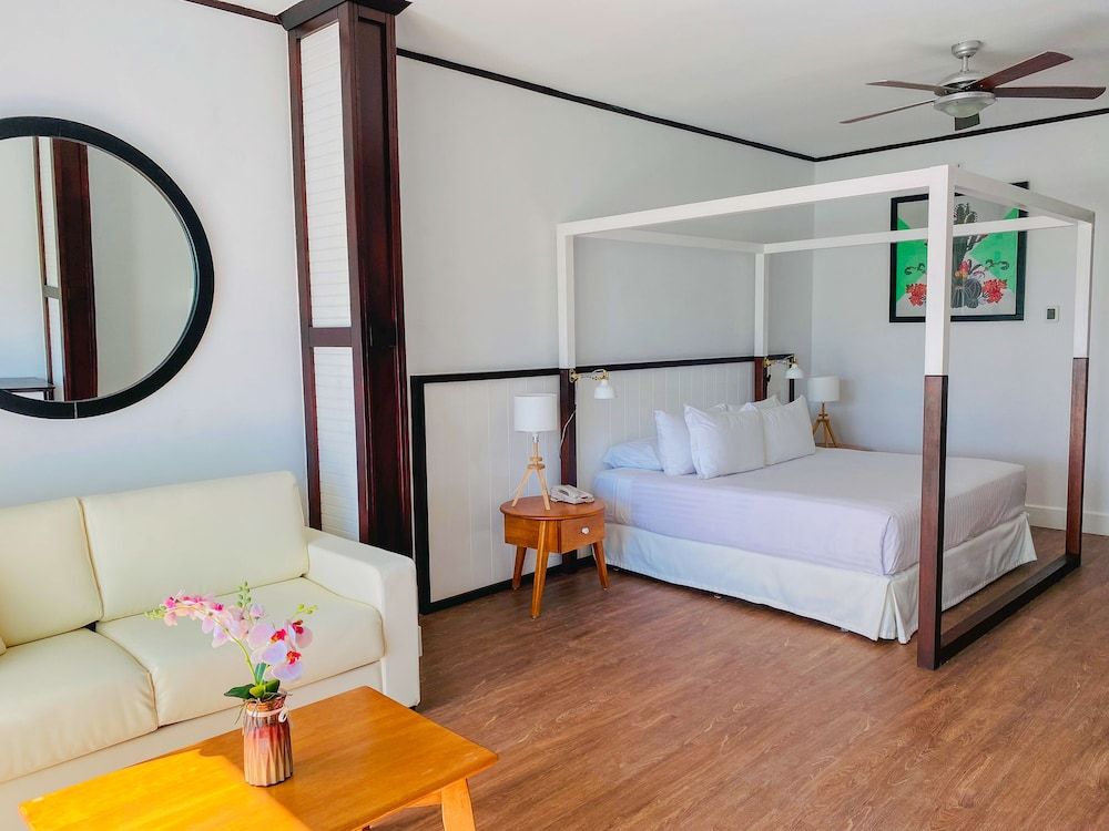 Junior Room, Pool View (Superior Deluxe)
