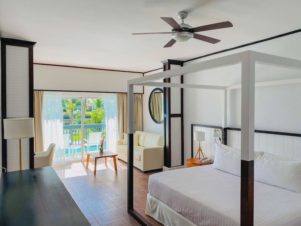 Junior Room, Pool View (Superior Deluxe)