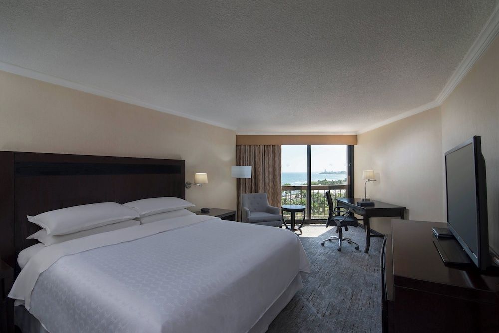 Club Room, 1 King Bed, Non Smoking, Ocean View