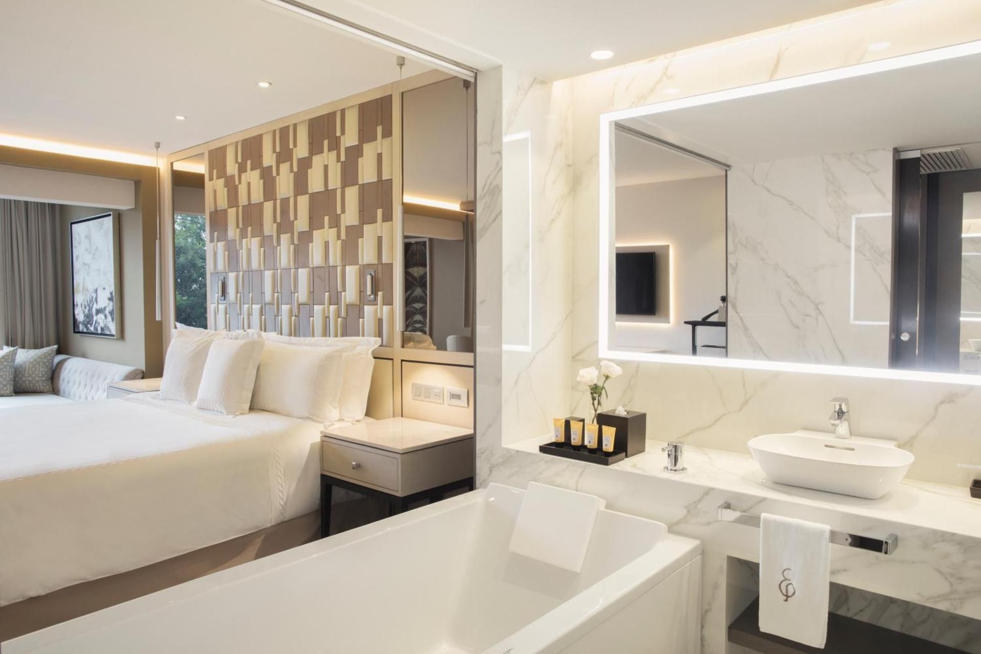 Suite with Pool View