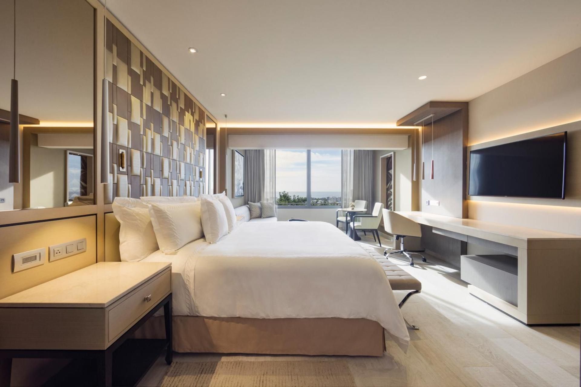 Suite with Pool View