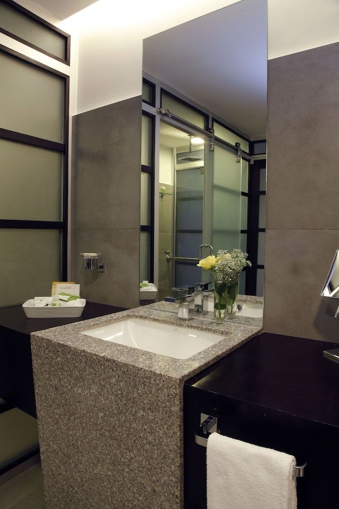 Unipark by Oro Verde Hotels Deluxe Suite, 1 King Bed 2