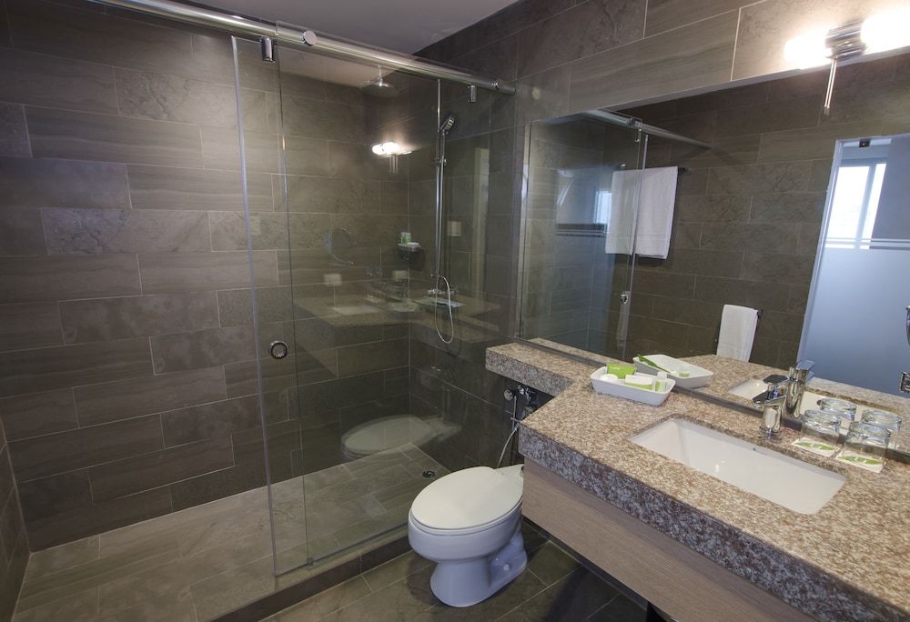 Unipark by Oro Verde Hotels Deluxe Suite, 1 King Bed 3