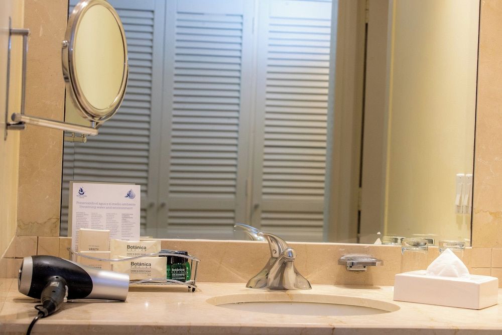 Hotel Colón Salinas Suite, 1 King Bed, City View 2