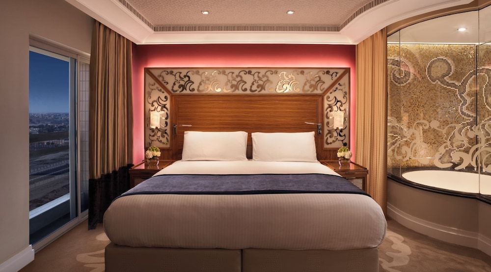Club Suite, 2 Bedrooms, Accessible, Club Lounge Access (Dining, Kitchen)