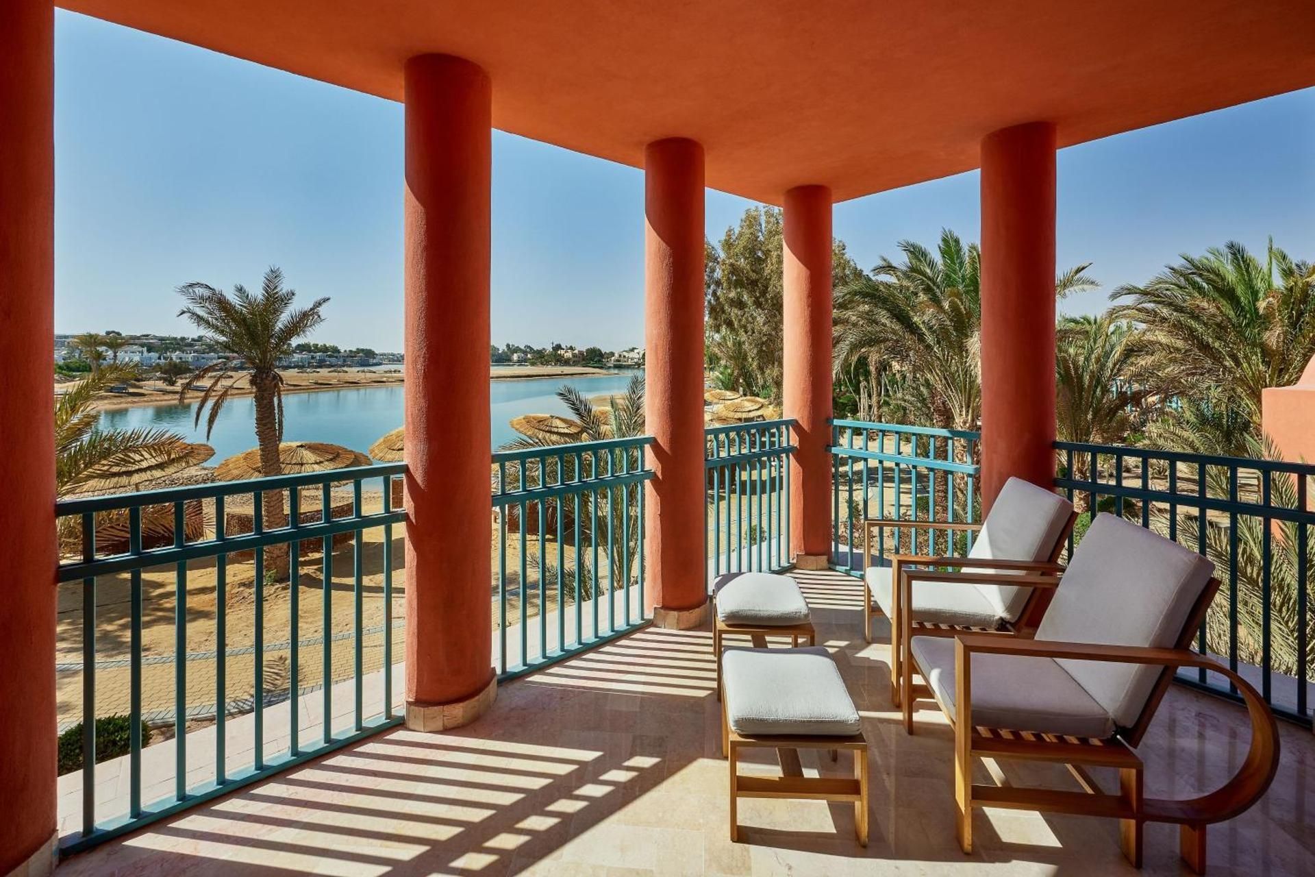 Deluxe Guest Room, Guest Room, 1 King, Beachfront, Beach Front, Beach Front Access, Balcony