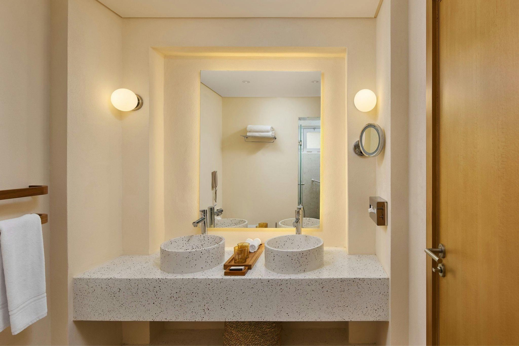 Premium Guest Room, Guest room, 2 Twin, Partial sea view, Roll-in Shower, Balcony, Terrace