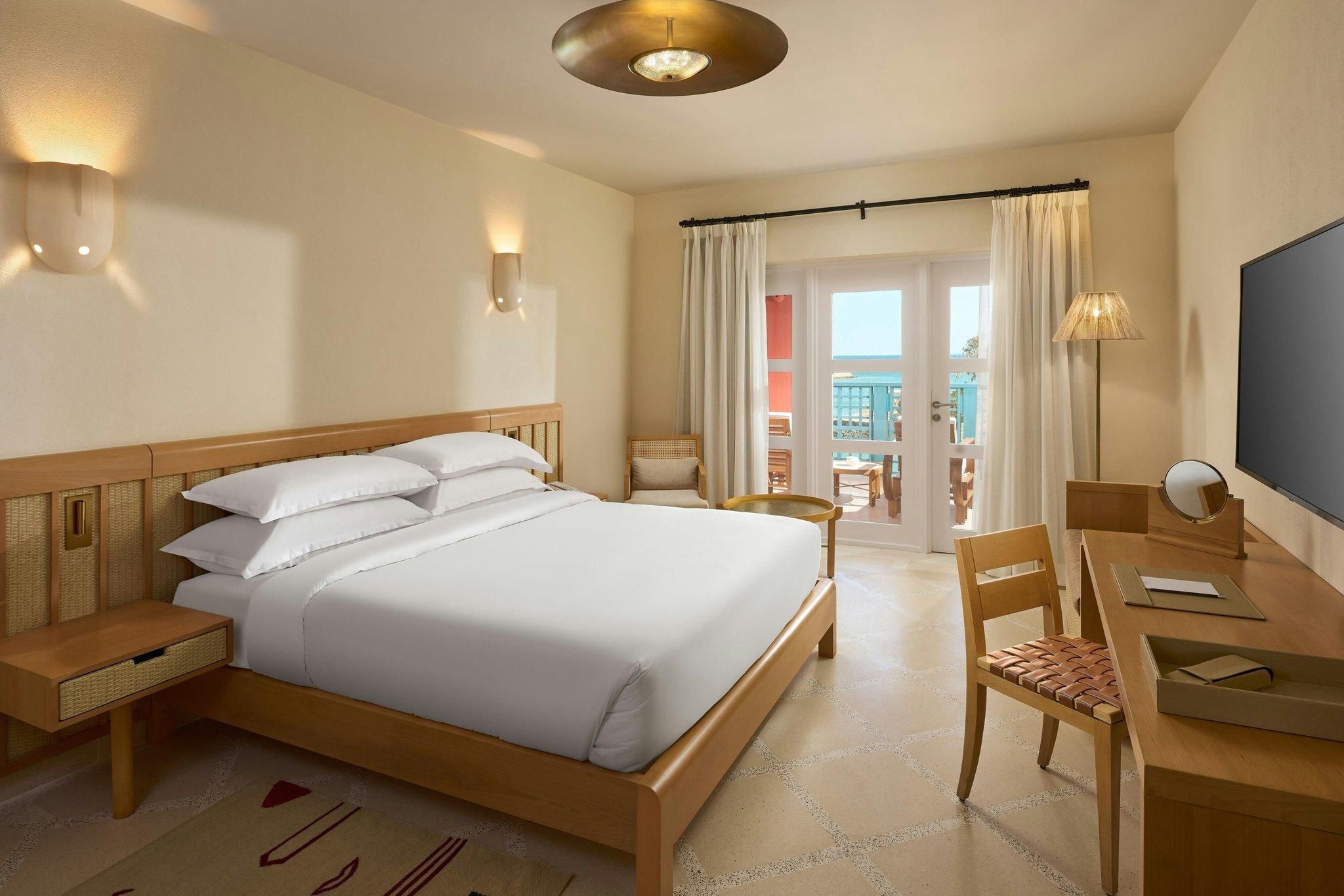 Premium Guest Room, Guest room, 1 King, Partial sea view, Roll-in Shower, Balcony, Terrace