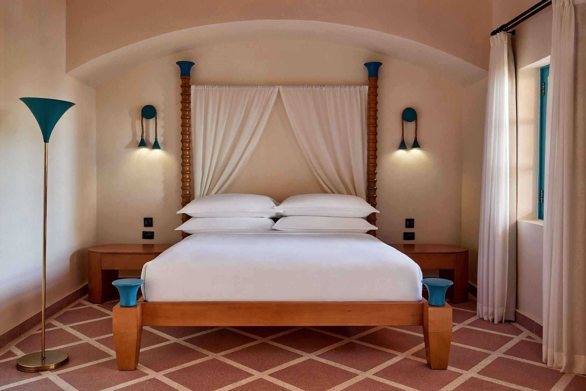 Junior Suite, 1 Bedroom Junior Suite, 1 King, Roll-in Shower, Tub, Balcony, Terrace