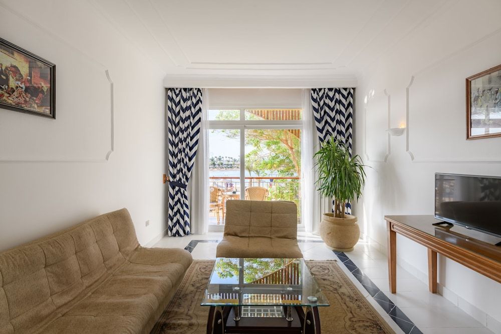 Desert Rose Resort Club Suite (Double) 2