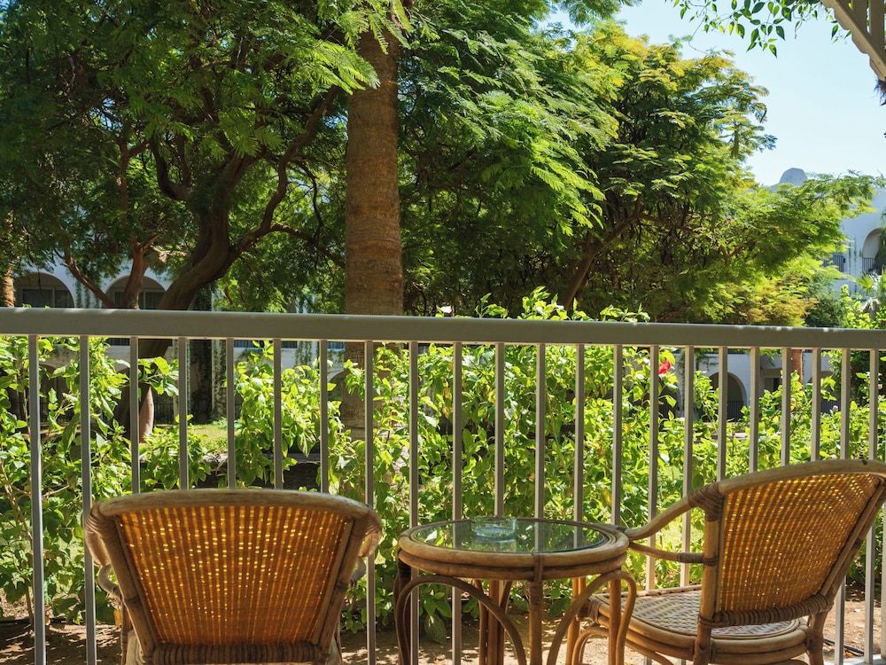 Desert Rose Resort Standard Triple Room, Garden View 2