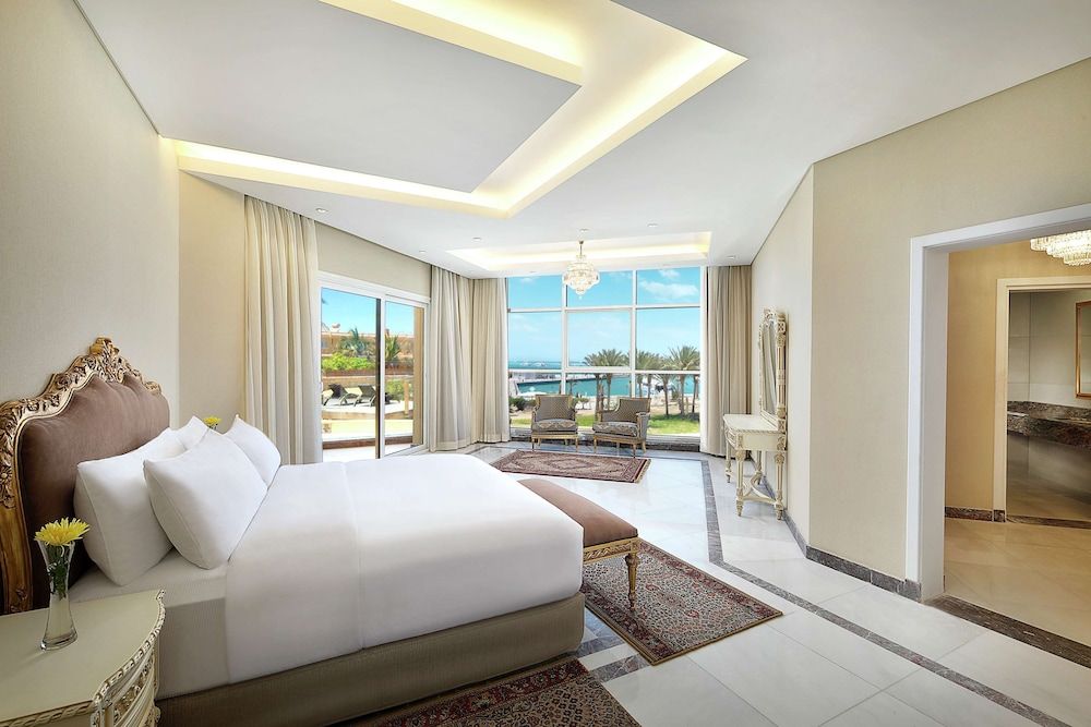 Signature Suite, 1 King Bed (KING BED SIGNATURE SUITE)