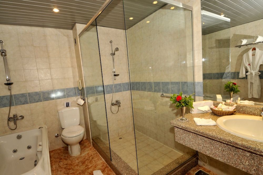 Aracan Eatabe Luxor Hotel Deluxe Room Nile View 5