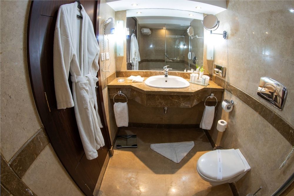 Aracan Eatabe Luxor Hotel Deluxe Room Nile View 6