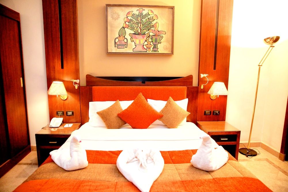 Aracan Eatabe Luxor Hotel Deluxe Room Nile View 3