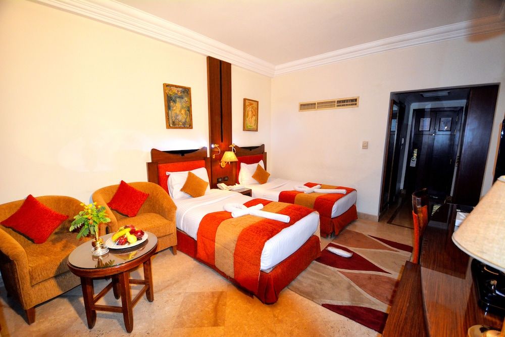 Aracan Eatabe Luxor Hotel Deluxe Room Nile View 4