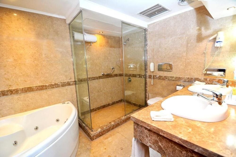 Aracan Eatabe Luxor Hotel Suite, River View 2