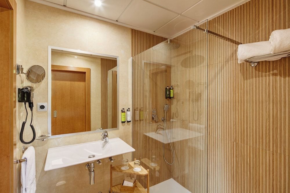 Hotel Sercotel Los Llanos Junior Suite, Bathtub 3