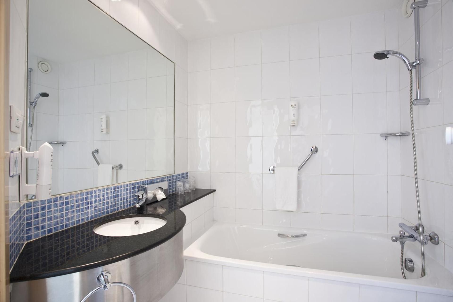 Standard Twin Room with Free Breakfast