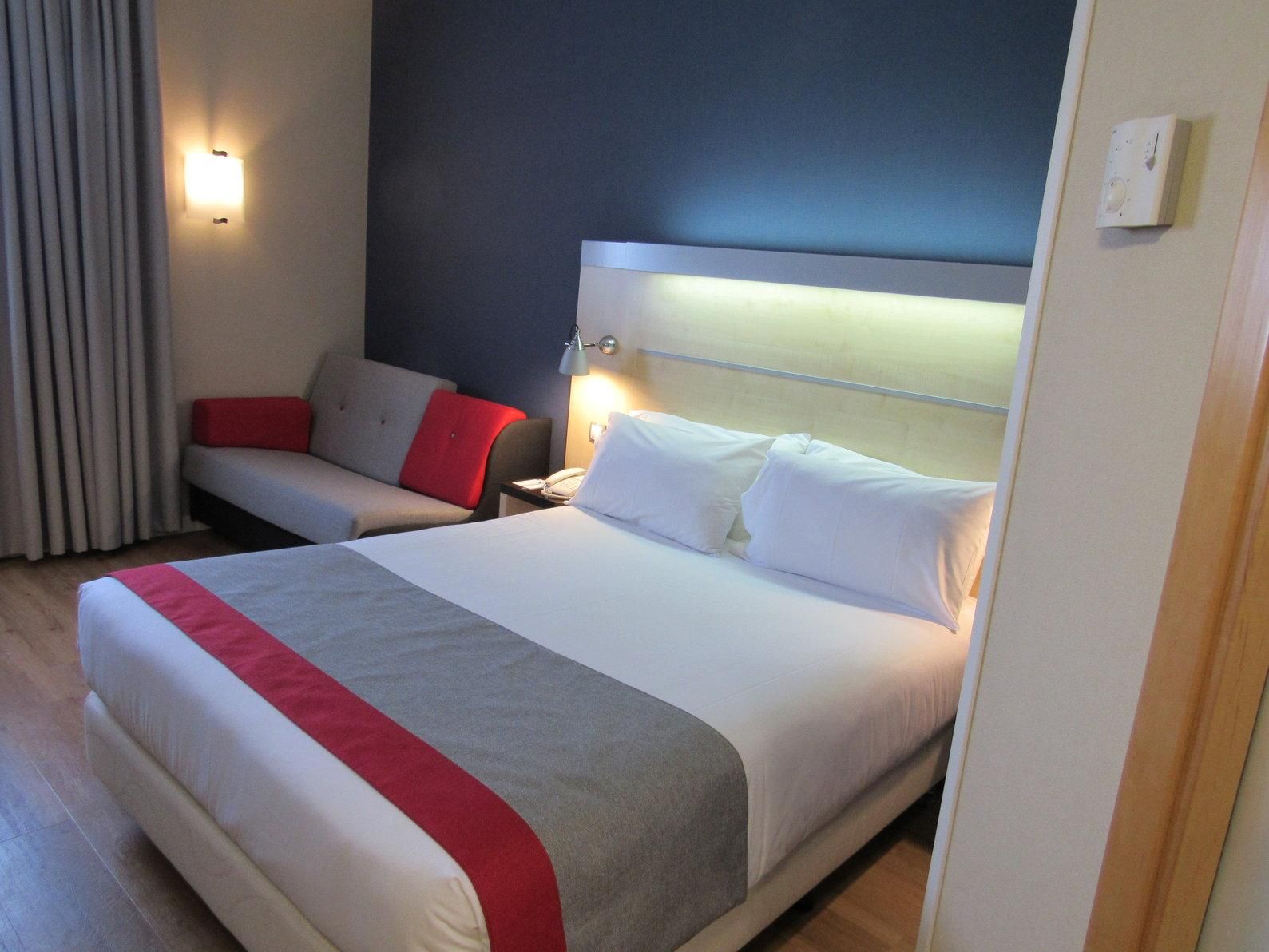 1 Queen Bed Standard Accessible