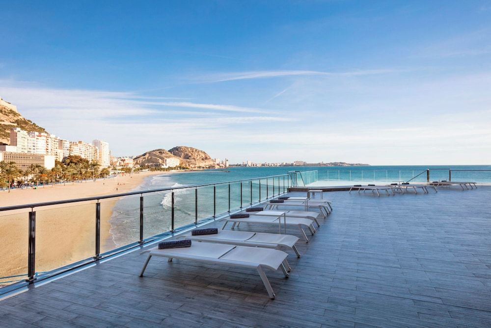The Level Melia Room with Pool Access Adults Only