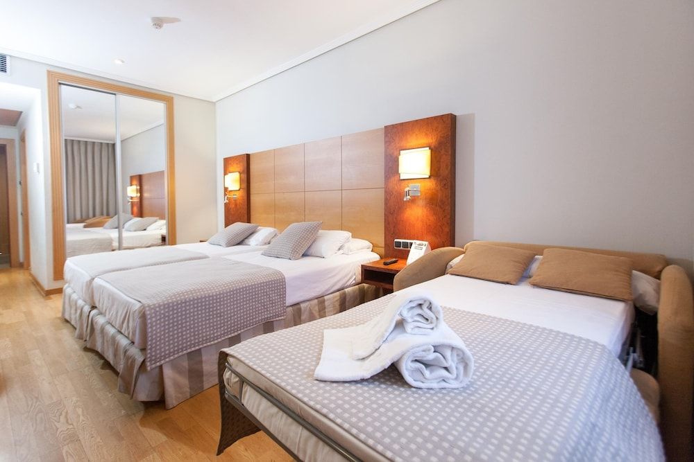 Hotel Sercotel Gran Fama Twin Room 5