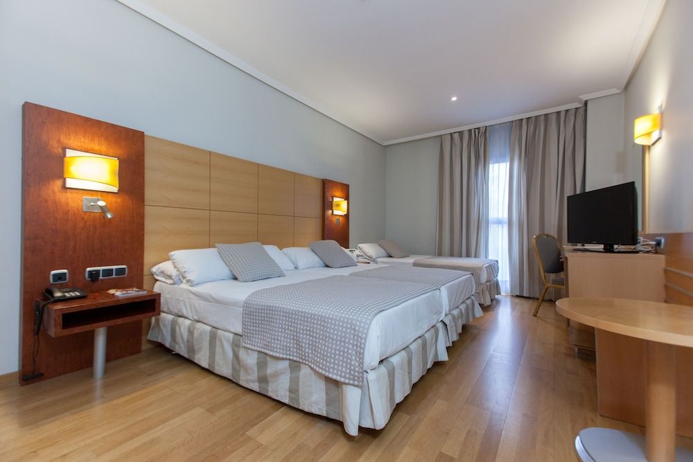 Hotel Sercotel Gran Fama Standard Double Room (Parking included) 3