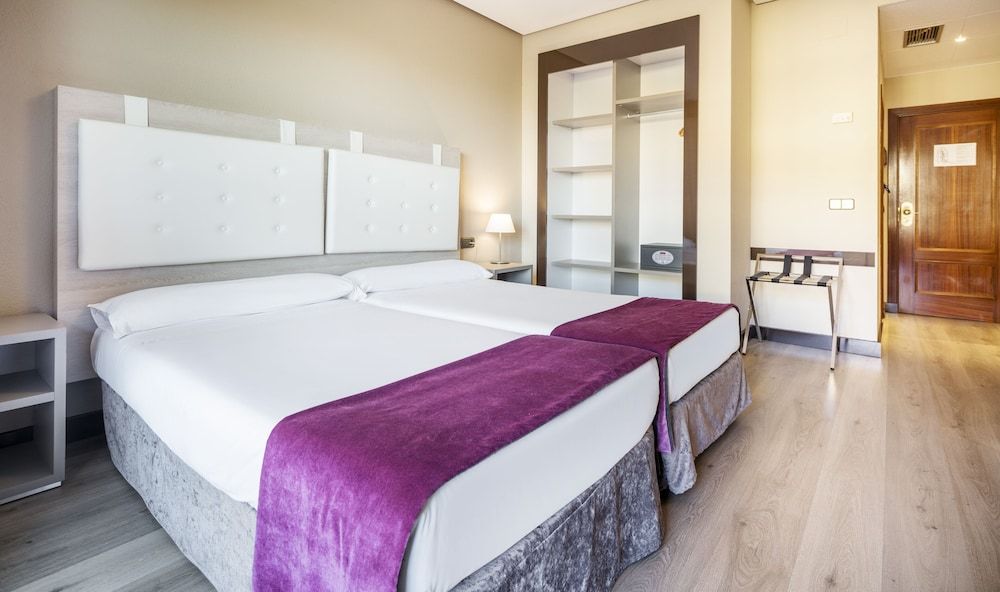 Hotel ILUNION Golf Badajoz Double Room 4