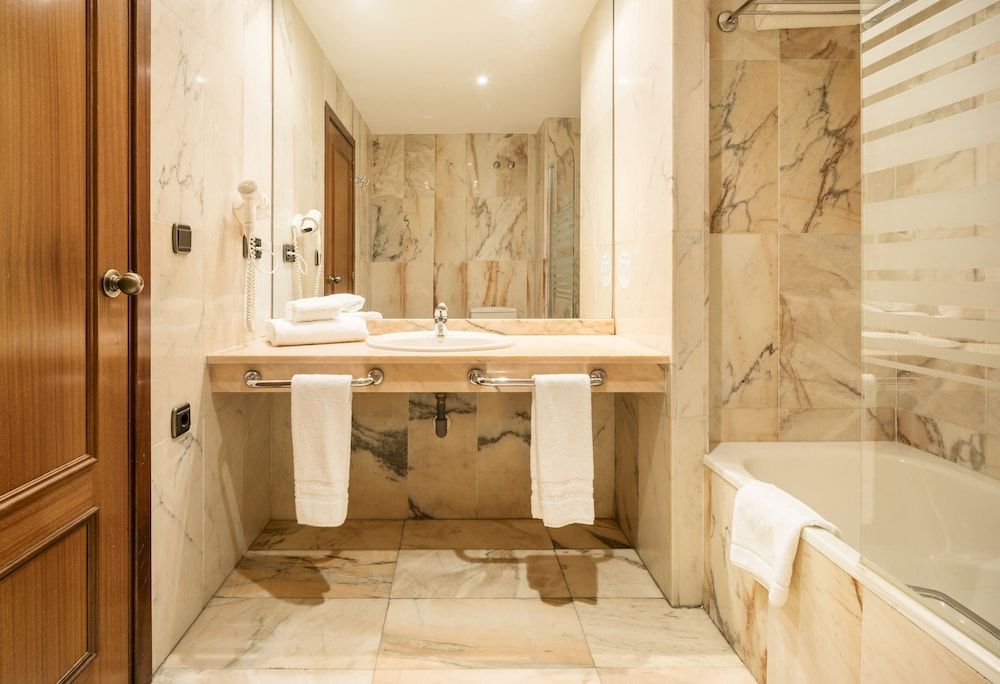 Hotel ILUNION Golf Badajoz Double Room 6