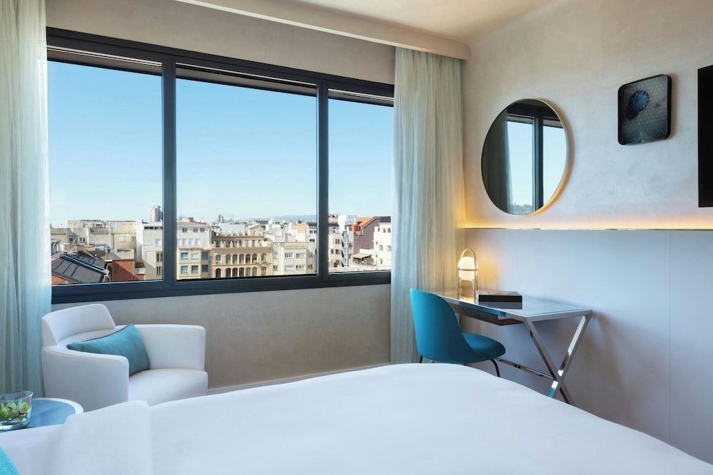 Renaissance Barcelona Hotel Superior Room, 1 King Bed (Urban) 4