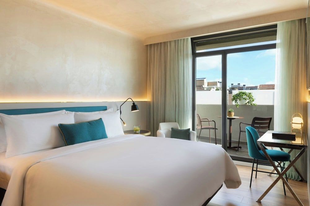 Superior Room, 1 King Bed, Balcony (Courtyard View)