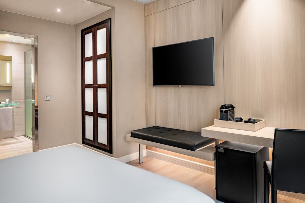 AC Hotel Irla by Marriott Standard Room, 1 Queen Bed 5