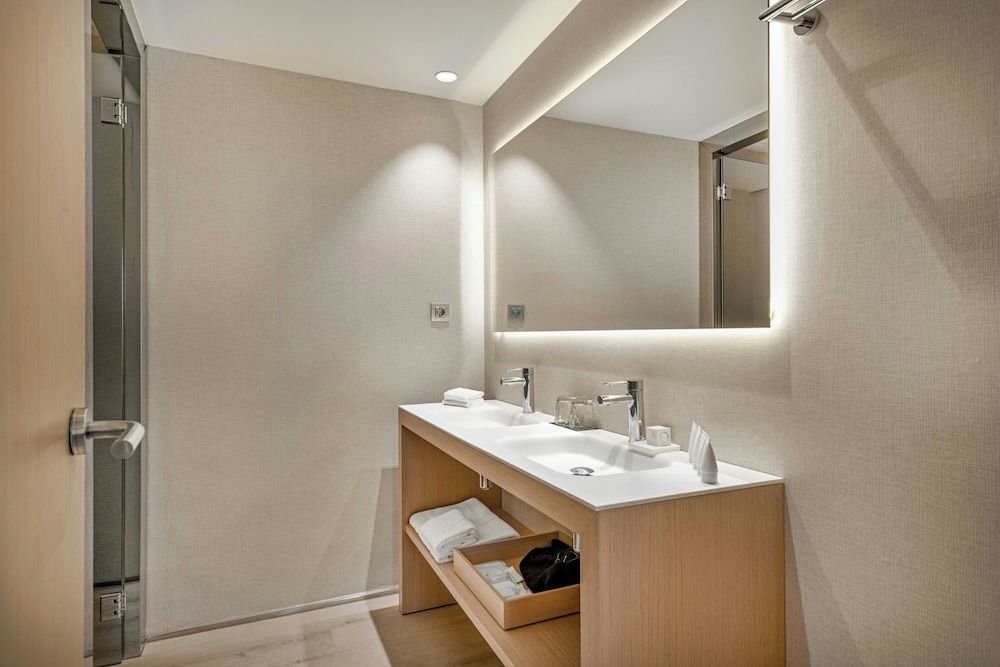 undefined AC Hotel Victoria Suites by Marriott 8