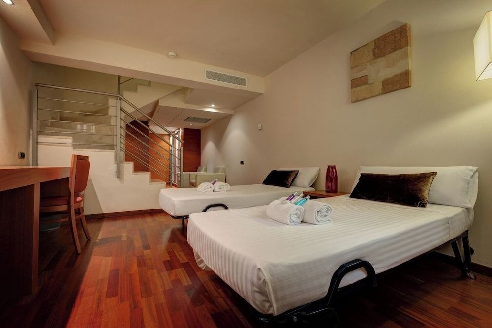 undefined Acevi Villarroel 8