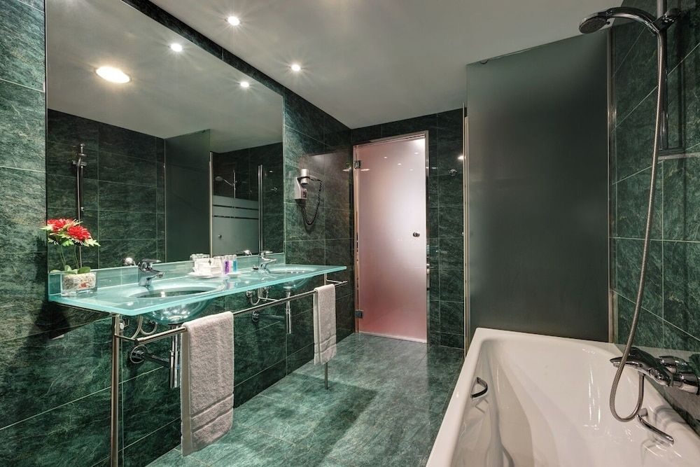 undefined Acevi Villarroel 6