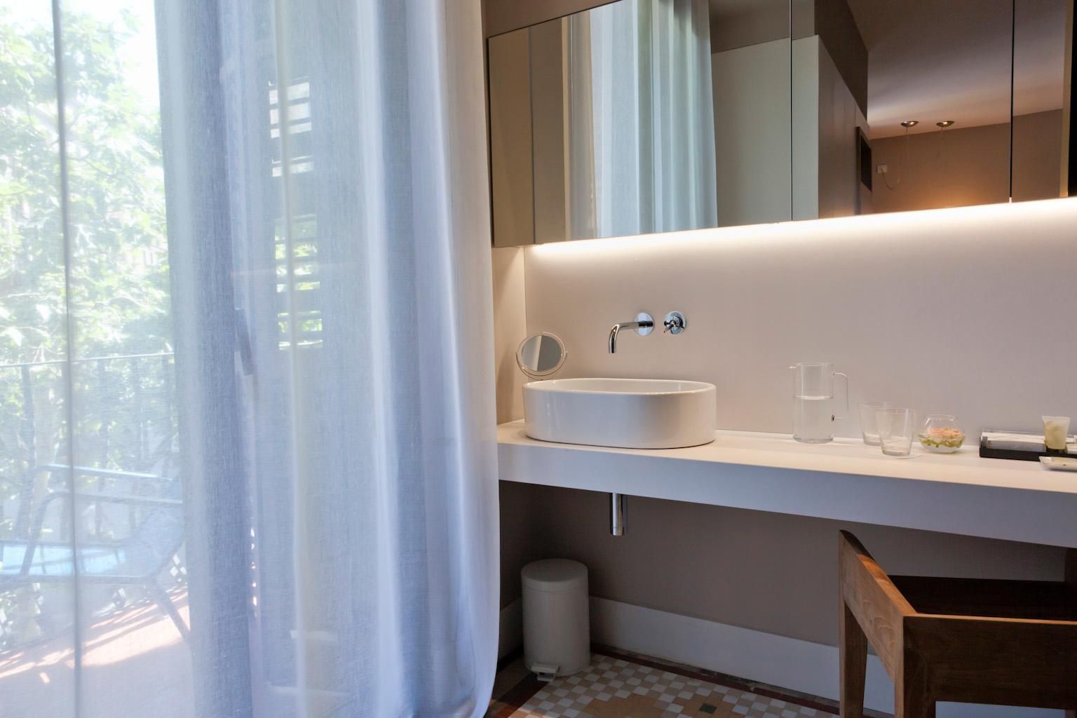 undefined Alexandra Barcelona Hotel, Curio Collection by Hilton 5