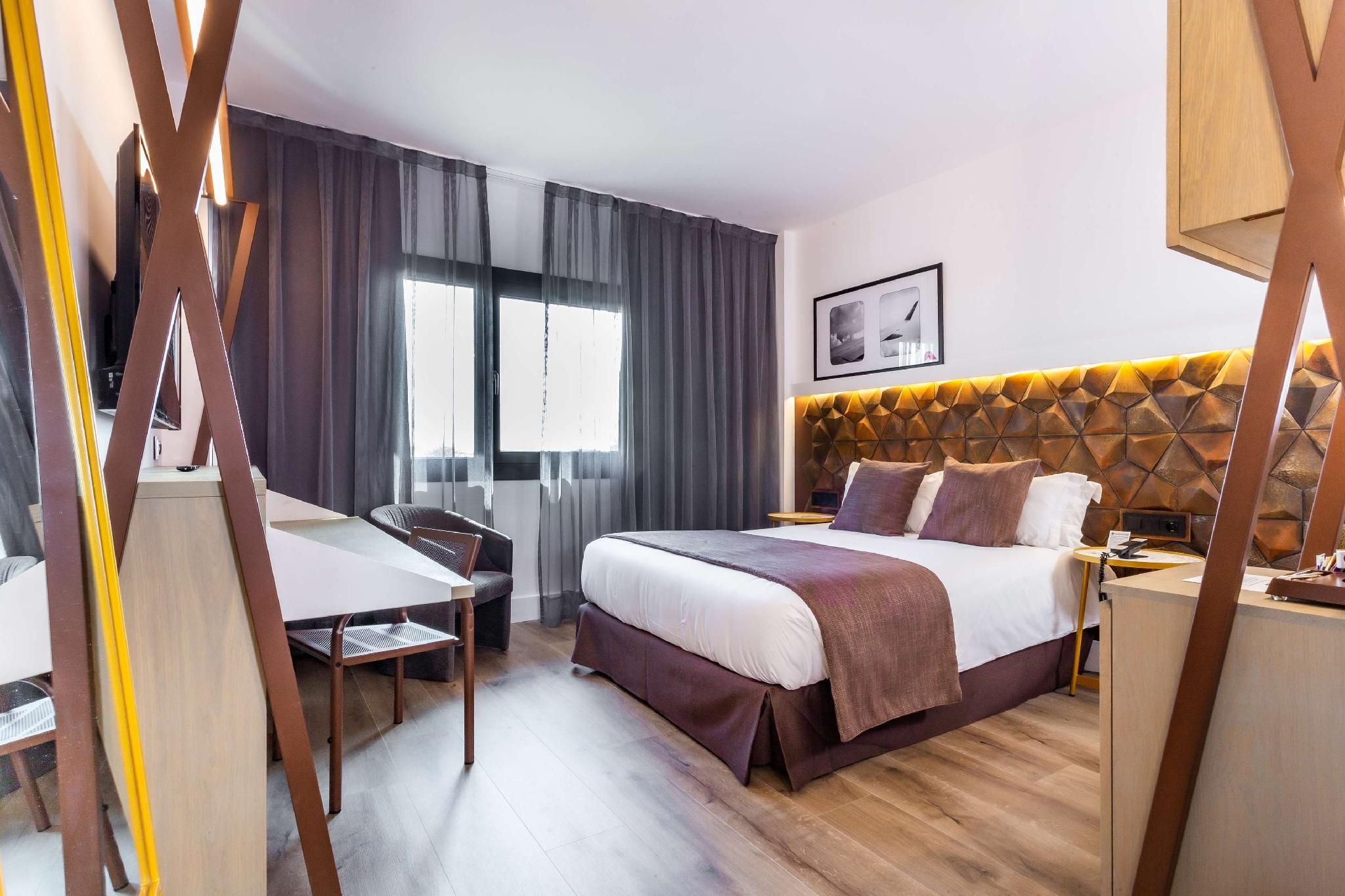 1 Double 1 Single, Nonsmoking, Standard Room, Air Conditioning