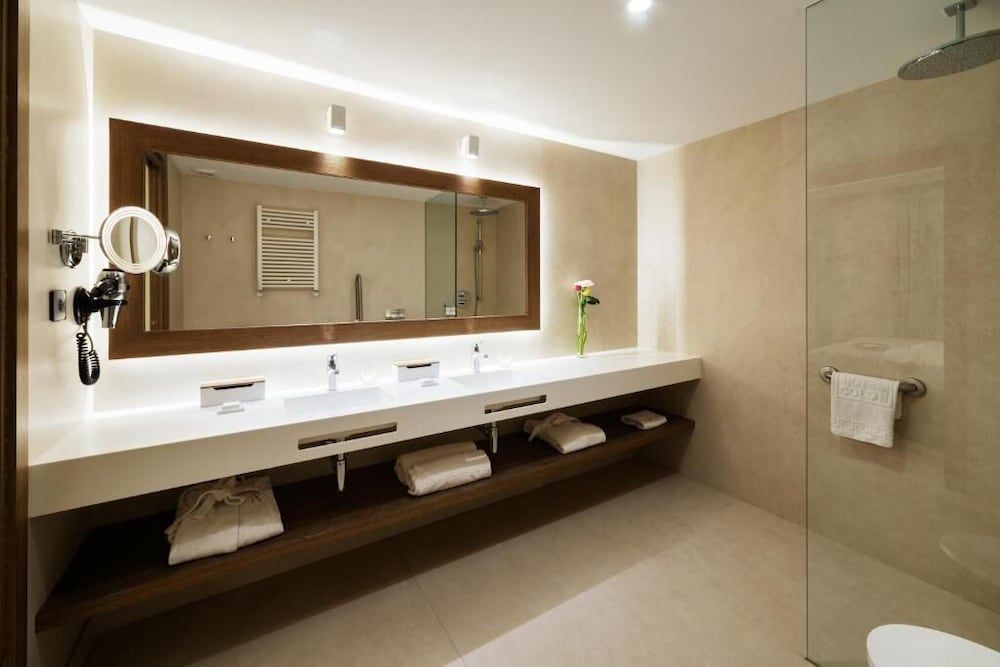 Lamaro Hotel Executive Plus 4