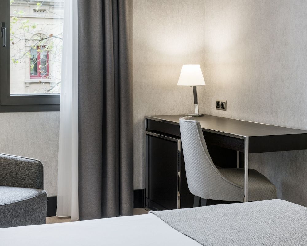 Hotel ILUNION Bel Art Standard Double Room 15