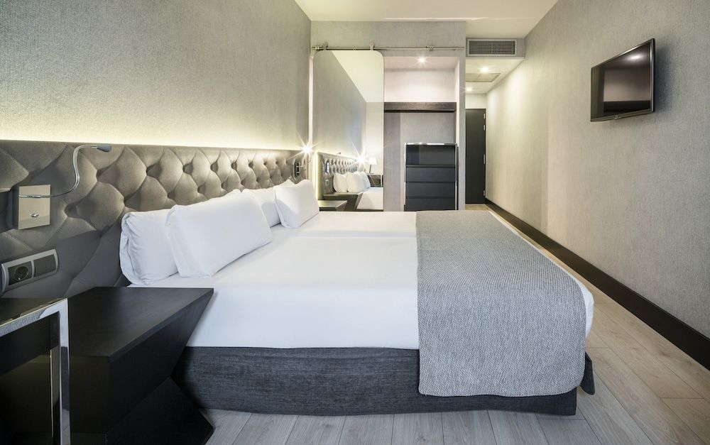 Hotel ILUNION Bel Art Standard Double Room 5