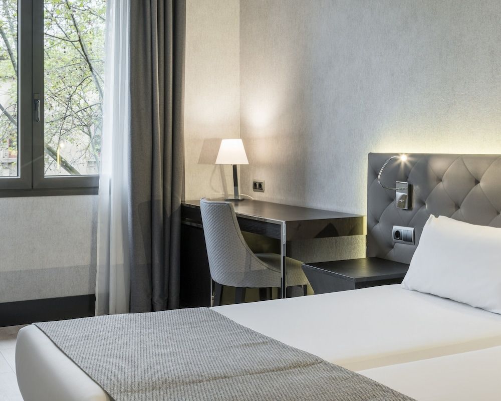 Hotel ILUNION Bel Art Standard Double Room 14