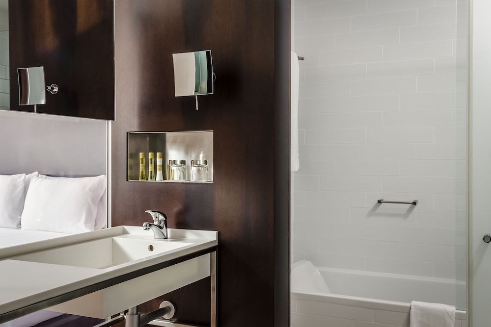 Ikonik Angli Room, 1 Double or 2 Twin Beds 15