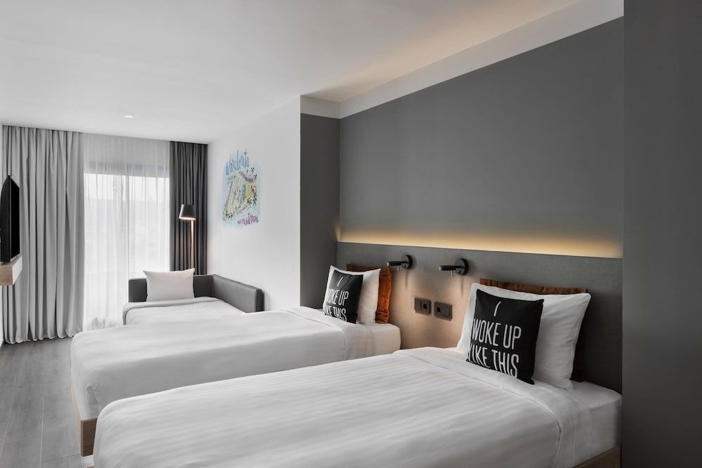 Moxy Barcelona Room, 2 Twin Beds, Balcony 15